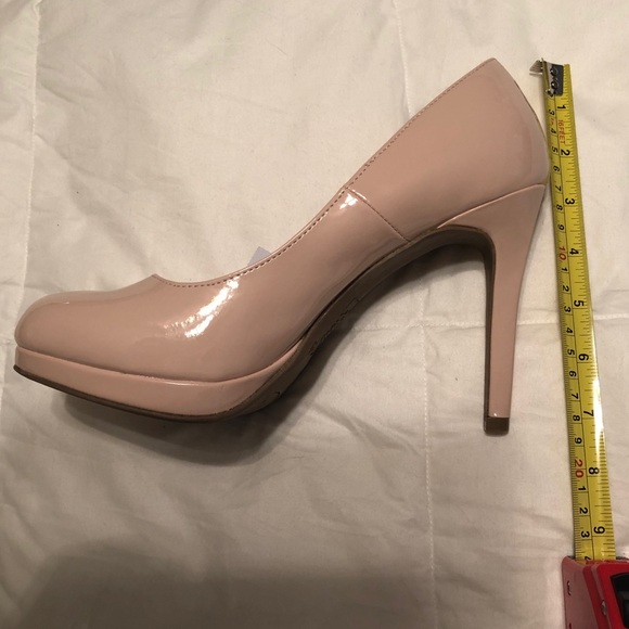 Fioni Kambridge Pumps - Picture 3 of 4